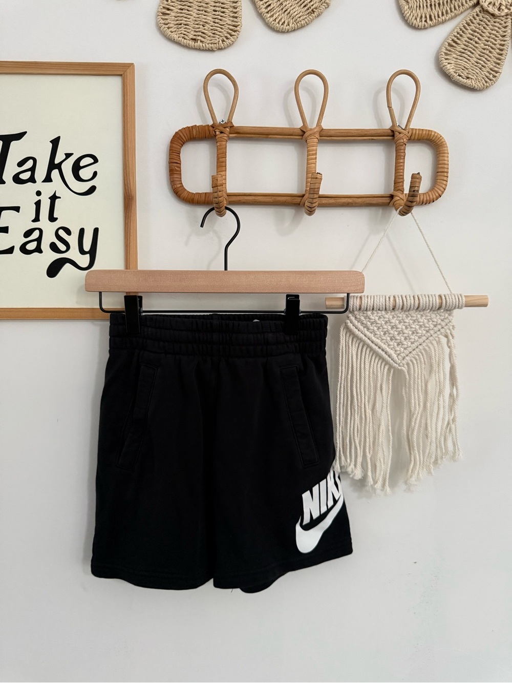 Nike - big kids size S - sweat shorts with large logo and pockets